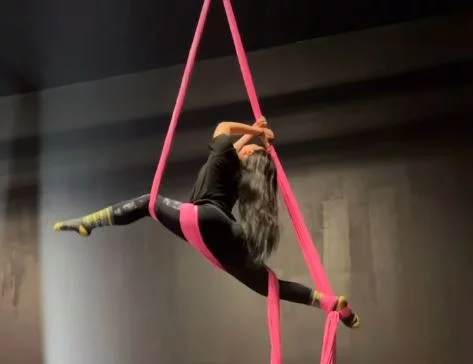 Phatazeyez aerial performer